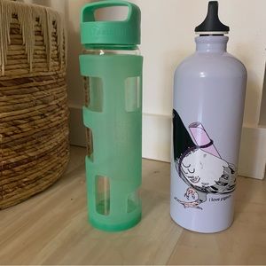 Lululemon water bottles